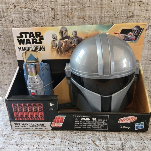 New Star Wars Madalorian Mask And Gauntlet Set Hasbro Disney Nerf - Picture 1 of 10